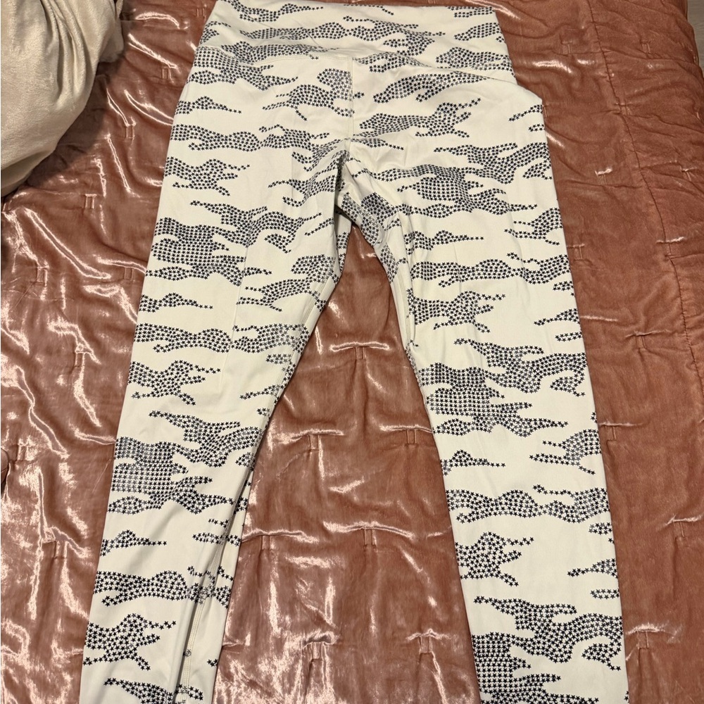 Glyder White Leggings with Black Star Pattern